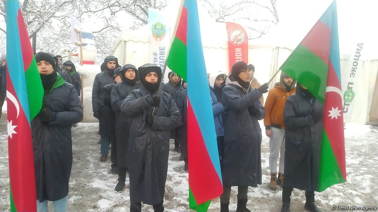 Peaceful protest of Azerbaijani eco-activists continues on Lachin-Khankendi road (PHOTO)