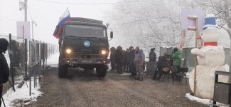 Supply vehicles of Russian peacekeepers pass freely along Azerbaijan's Lachin-Khankendi road (PHOTO)