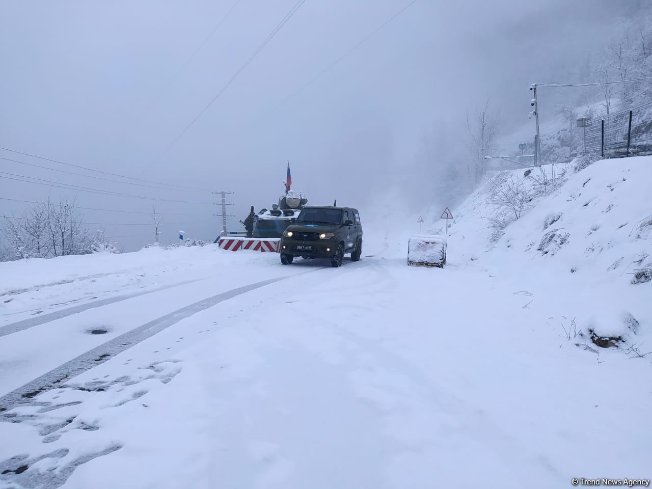 Cars of Russian peacekeepers pass freely along Azerbaijan's Lachin-Khankendi road (PHOTO)