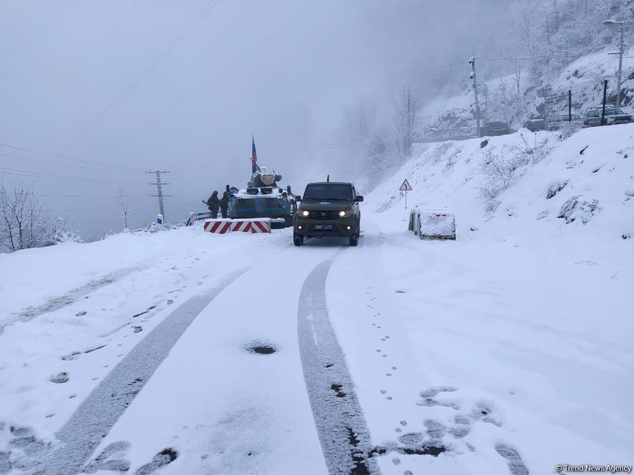 Cars of Russian peacekeepers pass freely along Azerbaijan's Lachin-Khankendi road (PHOTO)