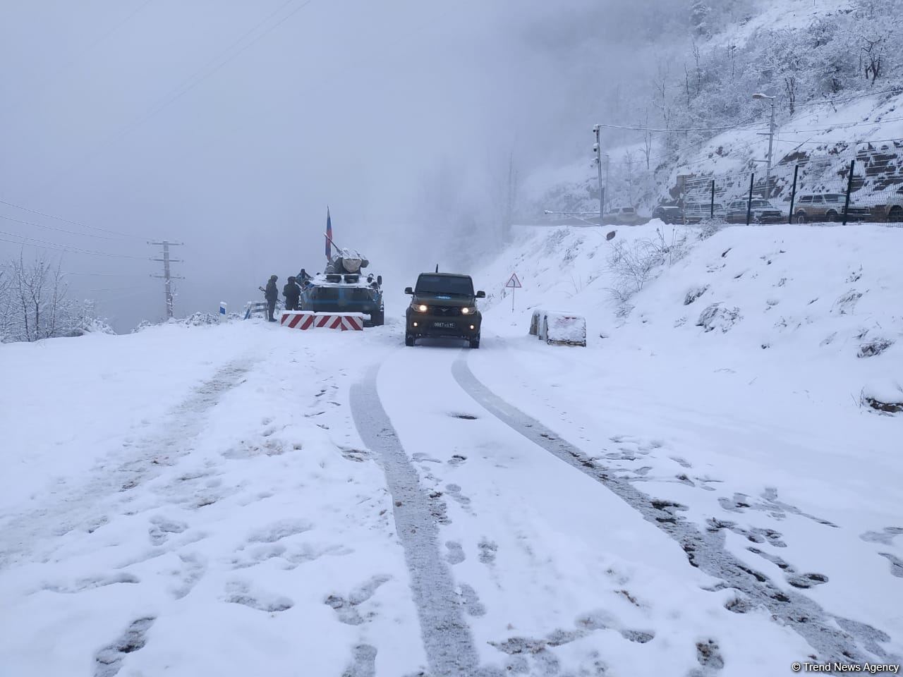 Cars of Russian peacekeepers pass freely along Azerbaijan's Lachin-Khankendi road (PHOTO)