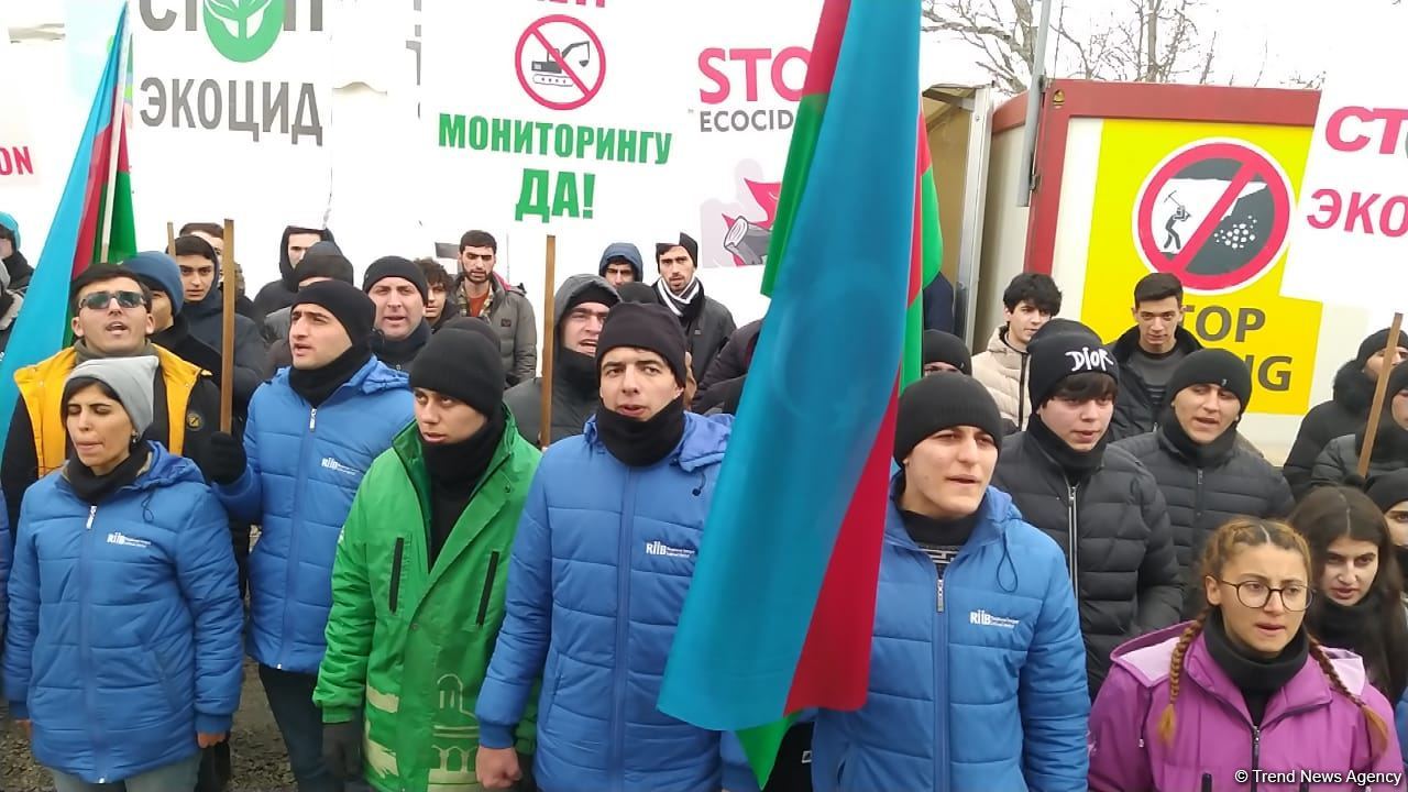Peaceful protest on Lachin-Khankendi road continues (PHOTO/VIDEO)