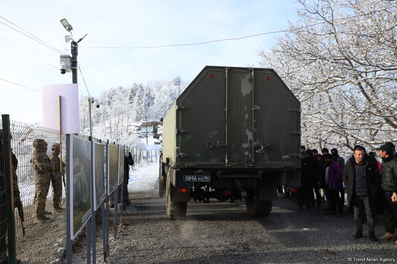 Vehicles of Russian peacekeepers pass freely along Azerbaijan's Lachin-Khankendi road (PHOTO)