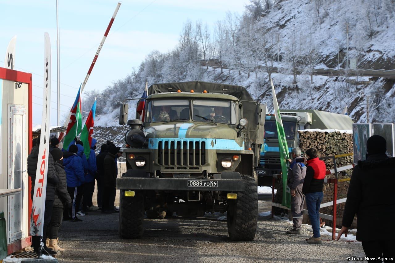 Vehicles of Russian peacekeepers pass freely along Azerbaijan's Lachin-Khankendi road (PHOTO)
