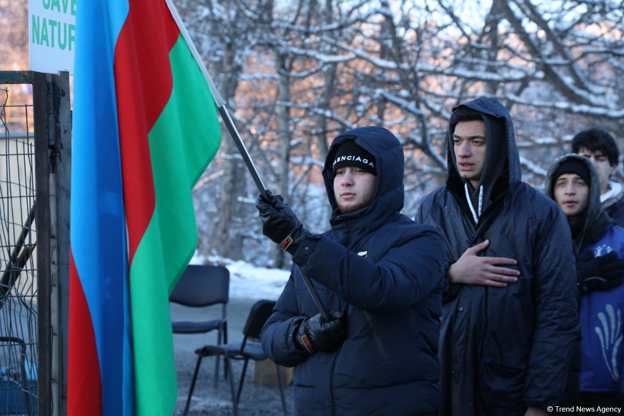Peaceful protest of Azerbaijani eco-activists continues on Lachin-Khankendi road (PHOTO)