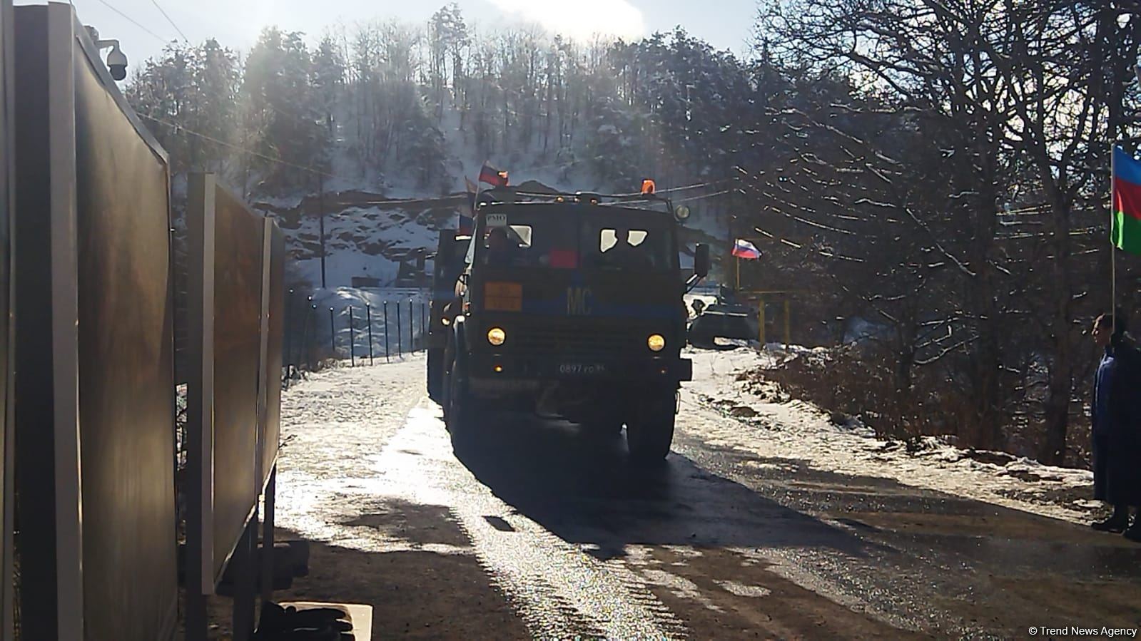 Vehicles of Russian peacekeepers pass freely along Azerbaijan's Lachin-Khankendi road (PHOTO)