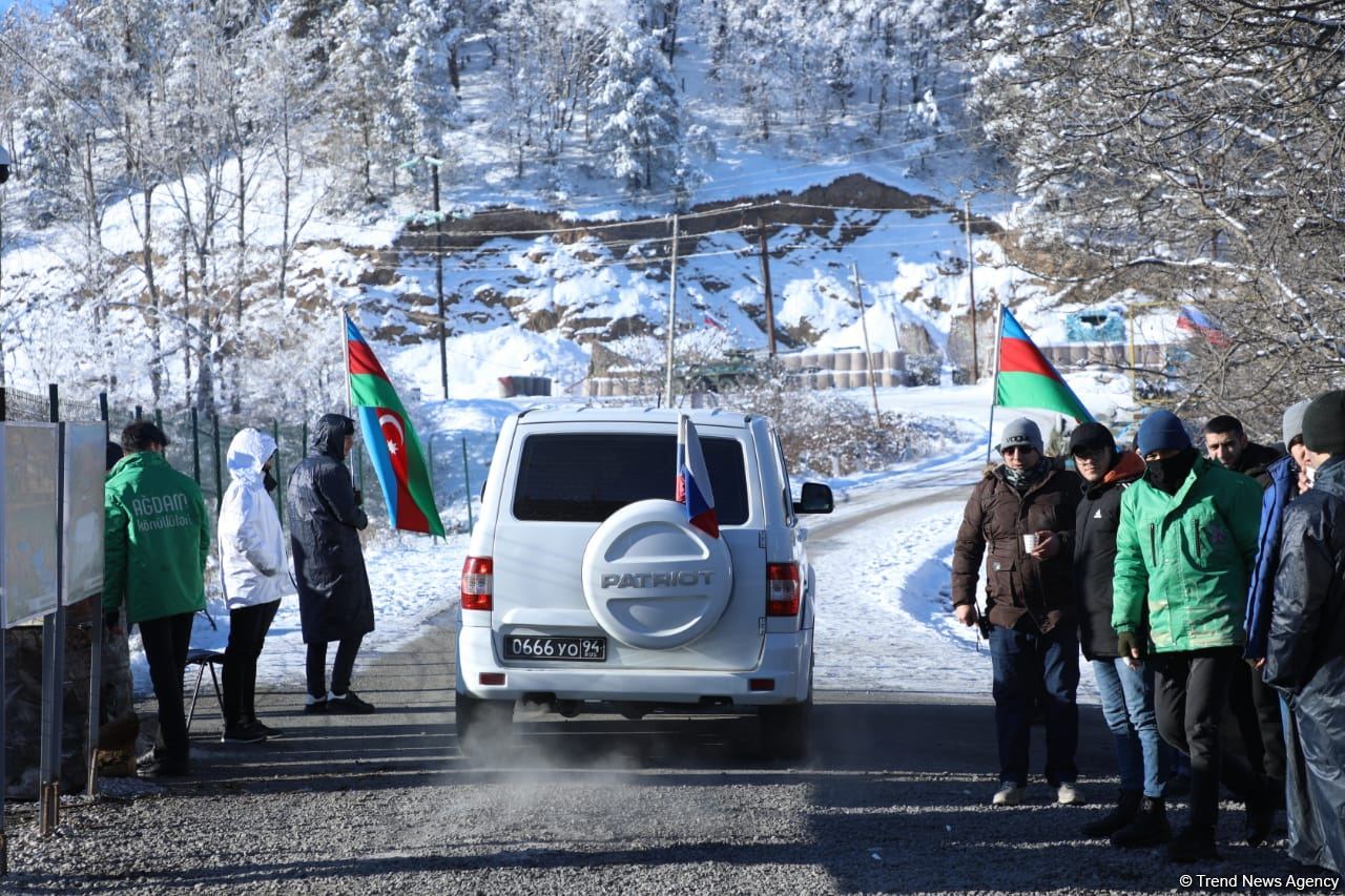 Convoy of Russian peacekeepers drives freely along Azerbaijan's Lachin-Khankendi road (PHOTO)