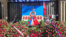 Azerbaijani citizens commemorate earthquake victims in front of Turkish embassy (PHOTO)