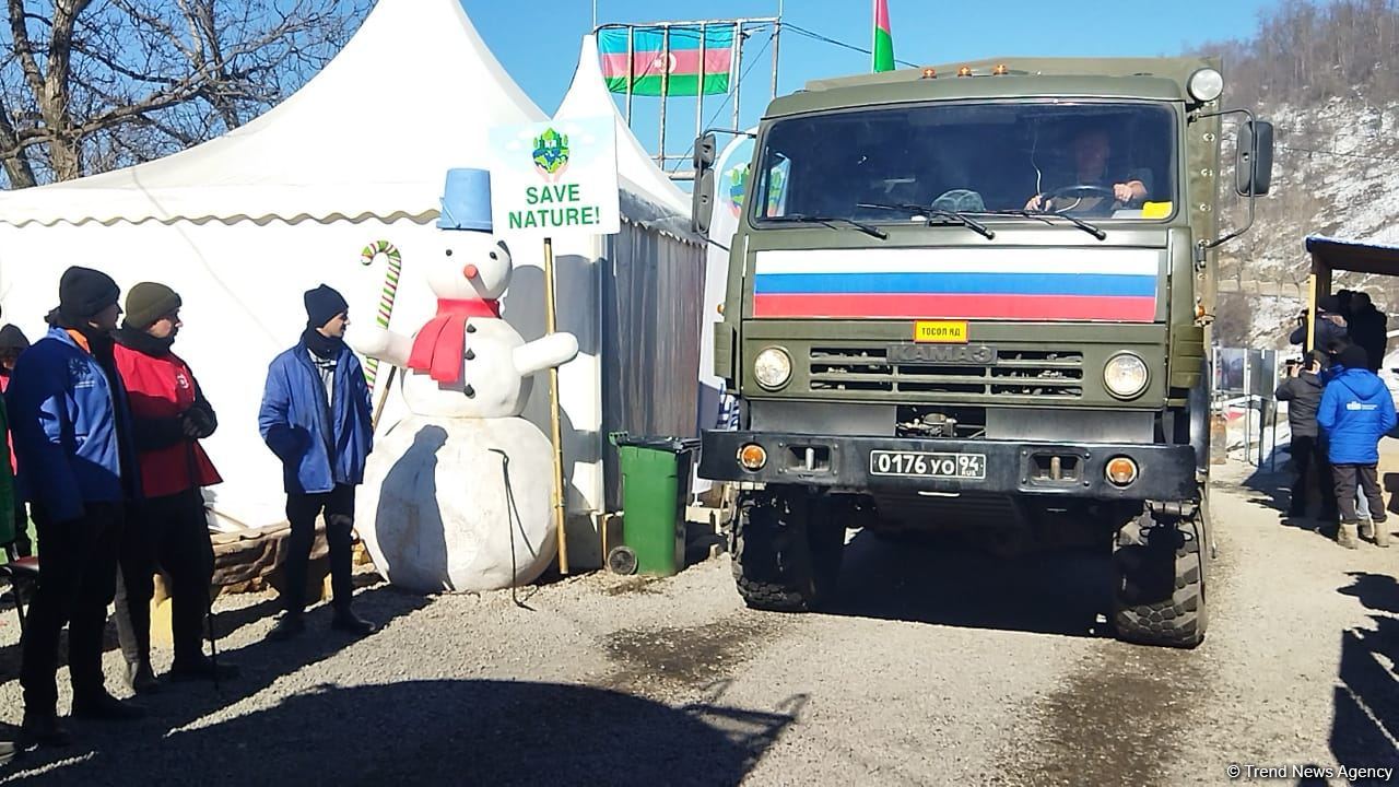 Another convoy of Russian peacekeepers drives freely along Azerbaijan's Lachin-Khankendi road (PHOTO)