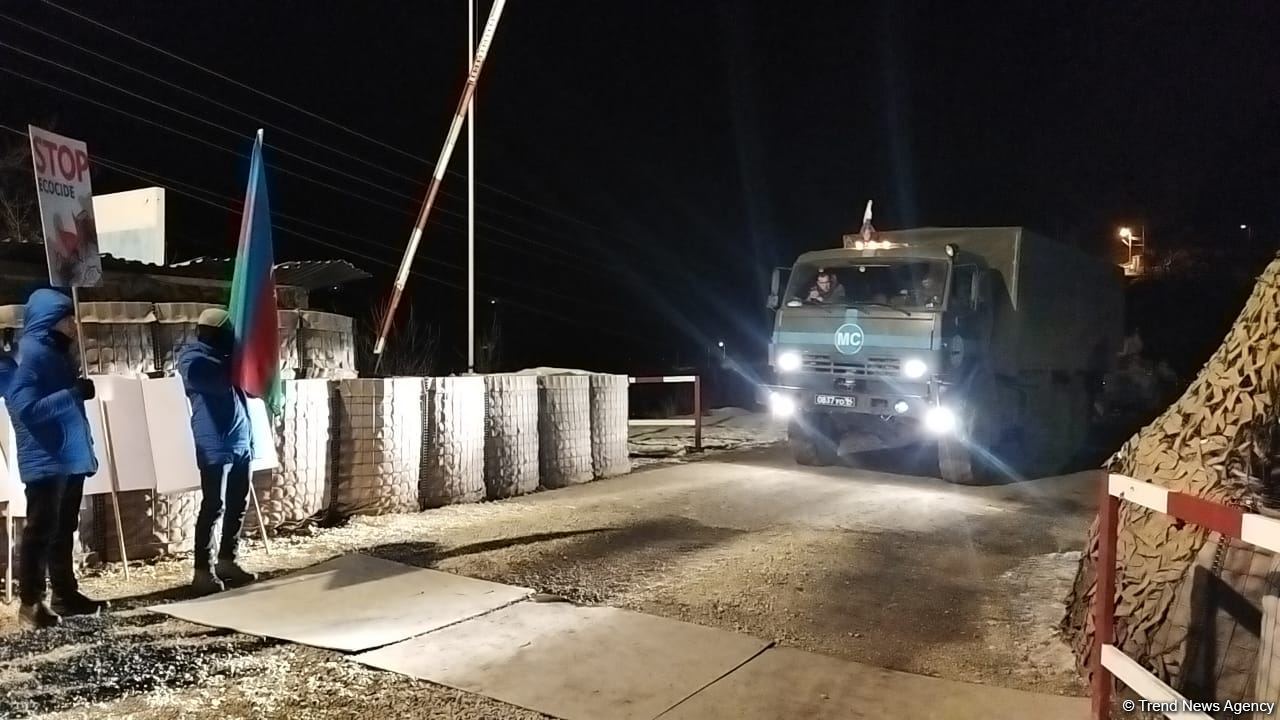 Dozens vehicles of Russian peacekeepers move freely along Azerbaijan's Lachin-Khankendi road (PHOTO)