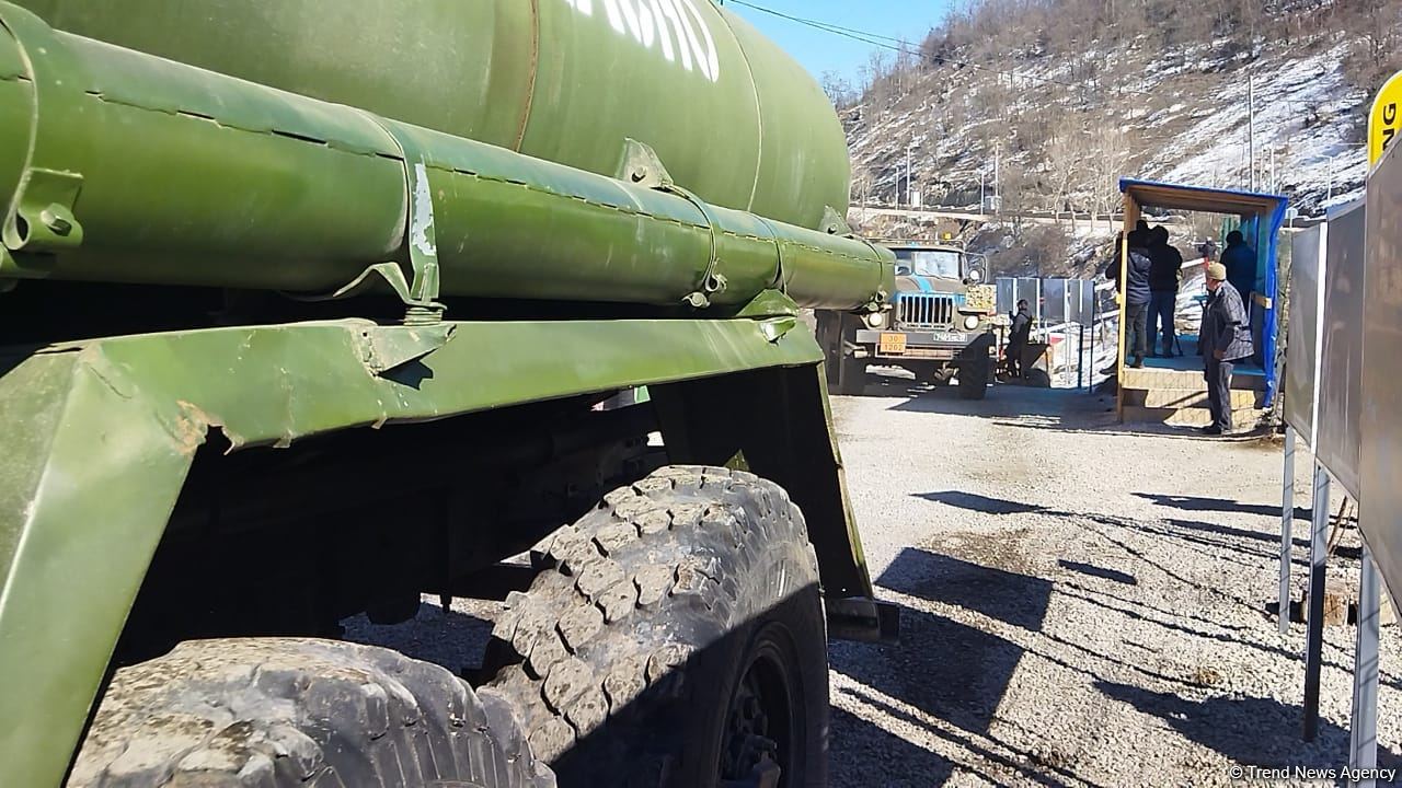 Convoy of Russian peacekeepers moves freely along Azerbaijan's Lachin-Khankendi road (PHOTO)