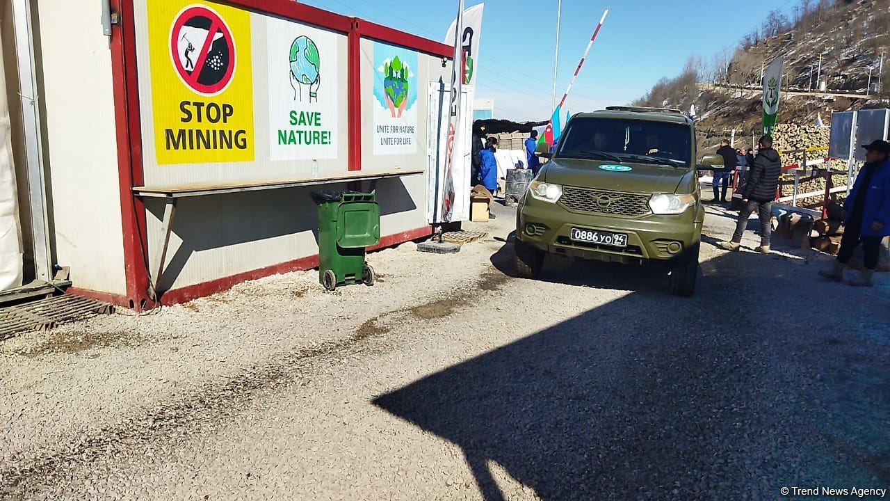 Convoy of Russian peacekeepers moves freely along Azerbaijan's Lachin-Khankendi road (PHOTO)