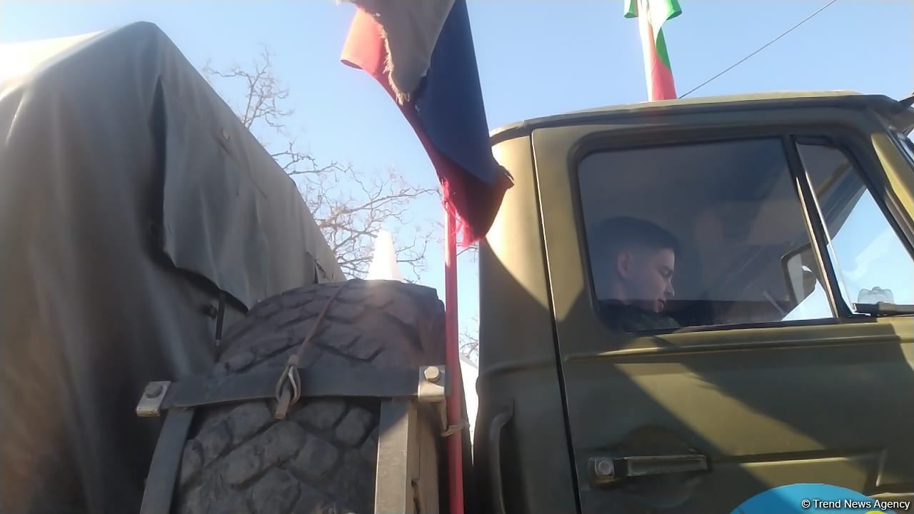 Over dozen supply vehicles of Russian peacekeepers pass freely along Azerbaijan's Lachin-Khankendi road (PHOTO)