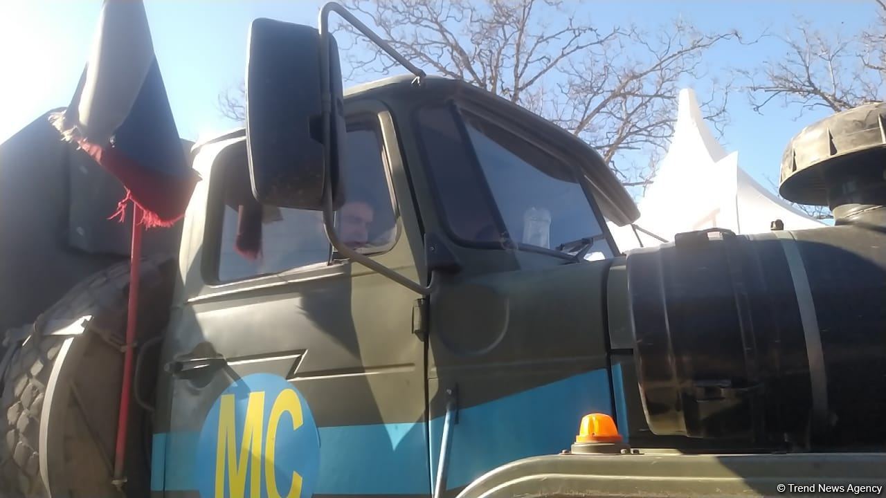 Over dozen supply vehicles of Russian peacekeepers pass freely along Azerbaijan's Lachin-Khankendi road (PHOTO)