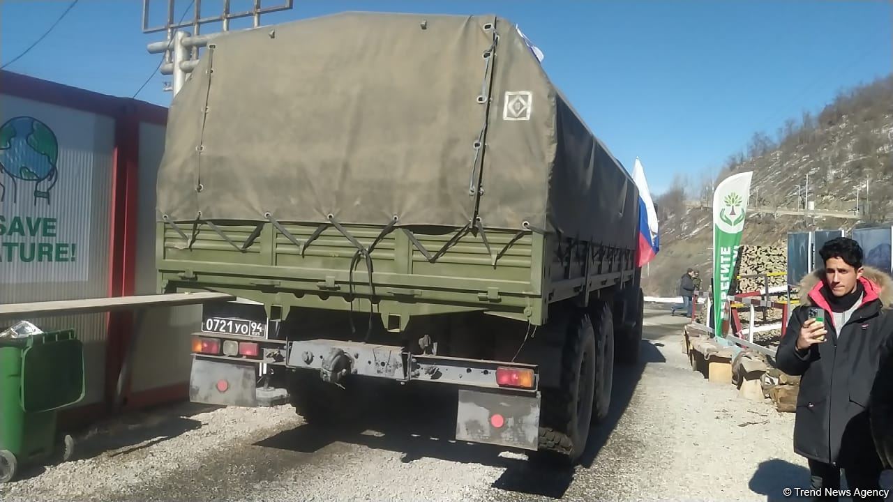 Over dozen supply vehicles of Russian peacekeepers pass freely along Azerbaijan's Lachin-Khankendi road (PHOTO)
