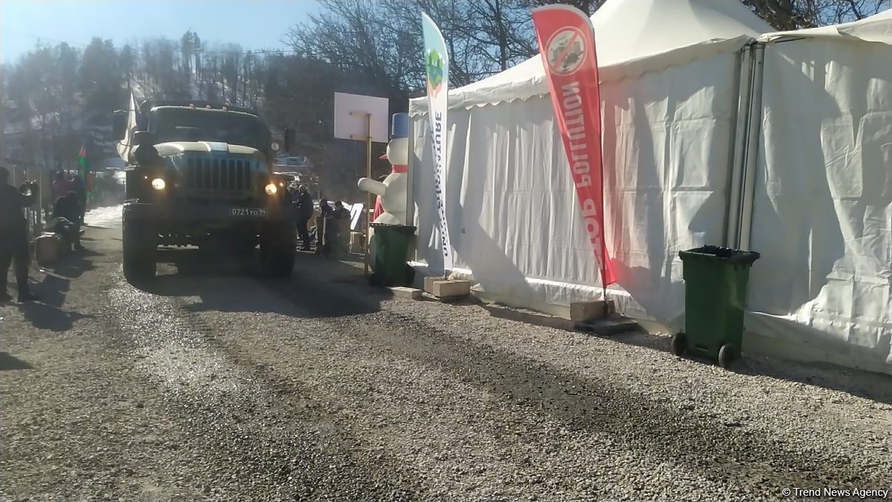 Over dozen supply vehicles of Russian peacekeepers pass freely along Azerbaijan's Lachin-Khankendi road (PHOTO)