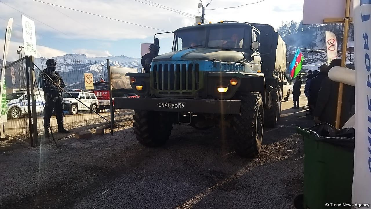 Vehicles of Russian peacekeepers pass freely along Azerbaijan's Lachin-Khankendi road (PHOTO)
