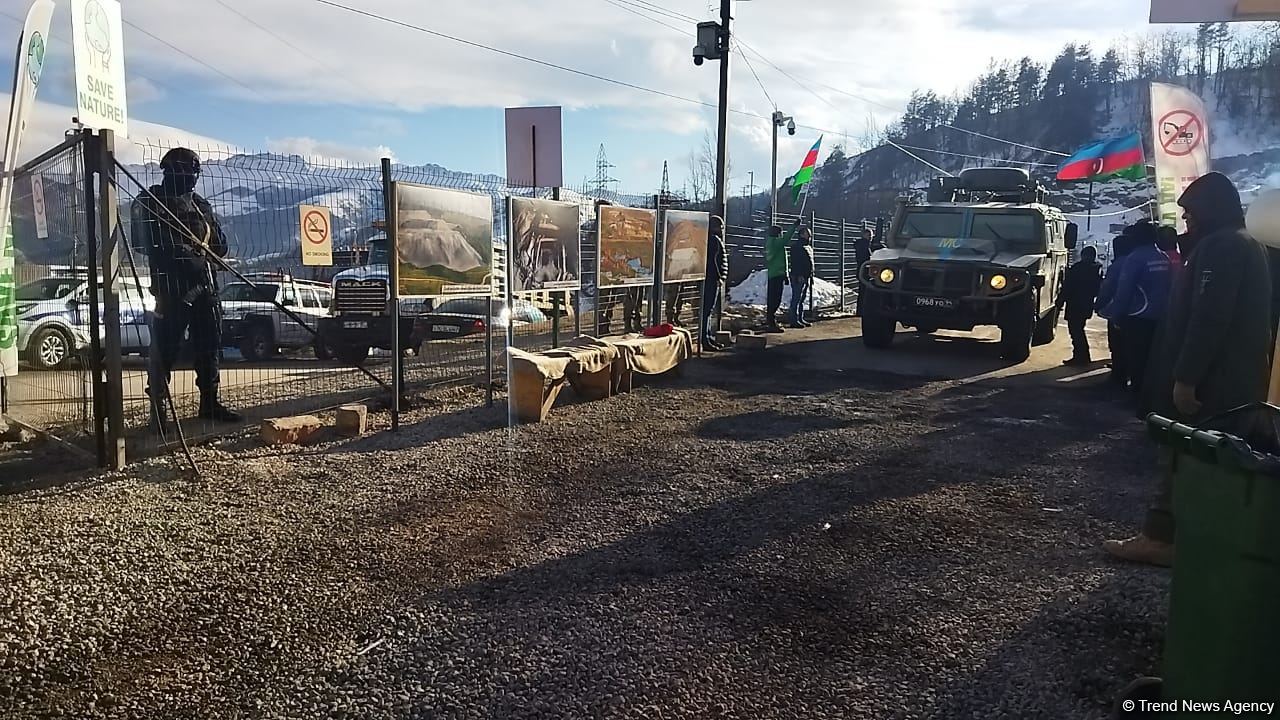 Vehicles of Russian peacekeepers pass freely along Azerbaijan's Lachin-Khankendi road (PHOTO)