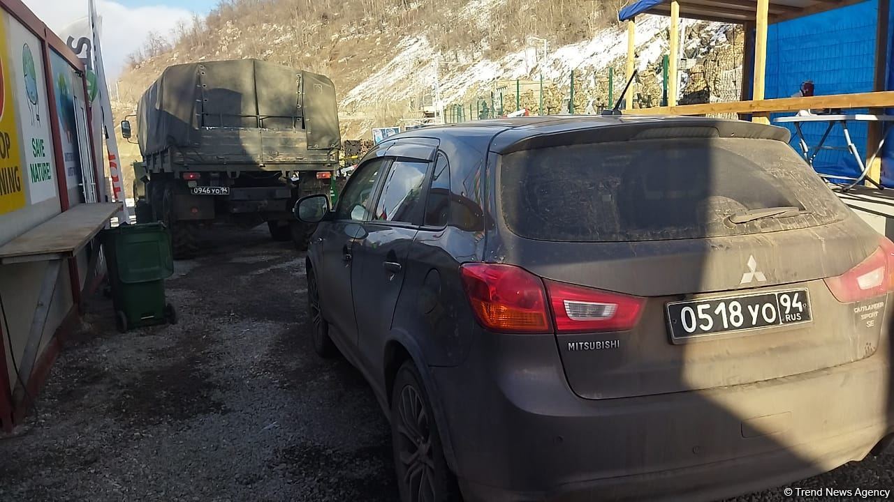 Vehicles of Russian peacekeepers pass freely along Azerbaijan's Lachin-Khankendi road (PHOTO)