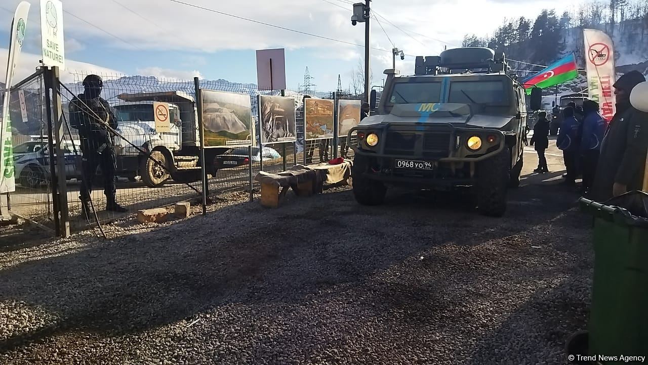 Vehicles of Russian peacekeepers pass freely along Azerbaijan's Lachin-Khankendi road (PHOTO)