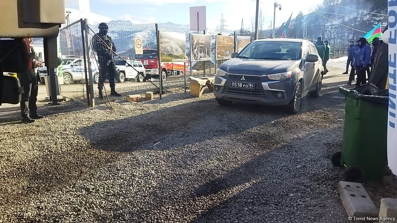Vehicles of Russian peacekeepers pass freely along Azerbaijan's Lachin-Khankendi road (PHOTO)