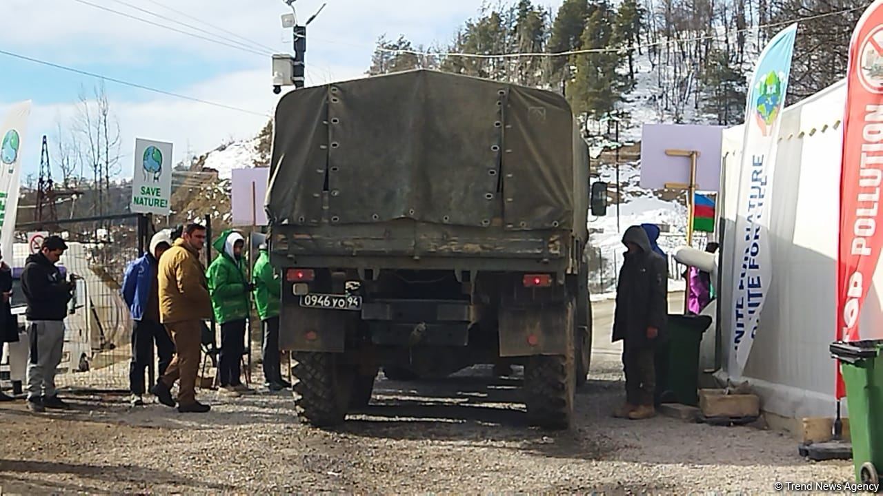 Vehicles of Russian peacekeepers pass freely along Azerbaijan's Lachin-Khankendi road (PHOTO)