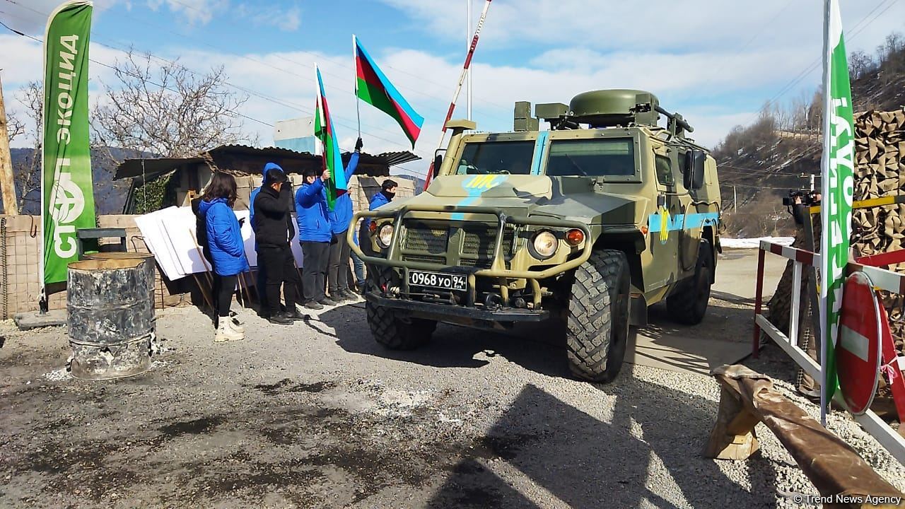 Vehicles of Russian peacekeepers pass freely along Azerbaijan's Lachin-Khankendi road (PHOTO)