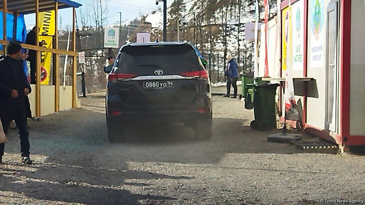 Vehicles of Russian peacekeepers pass freely along Azerbaijan's Lachin-Khankendi road (PHOTO)