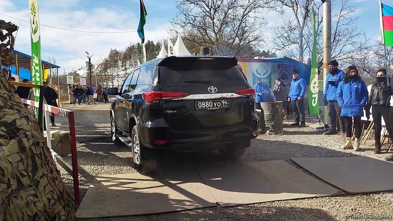 Vehicles of Russian peacekeepers pass freely along Azerbaijan's Lachin-Khankendi road (PHOTO)