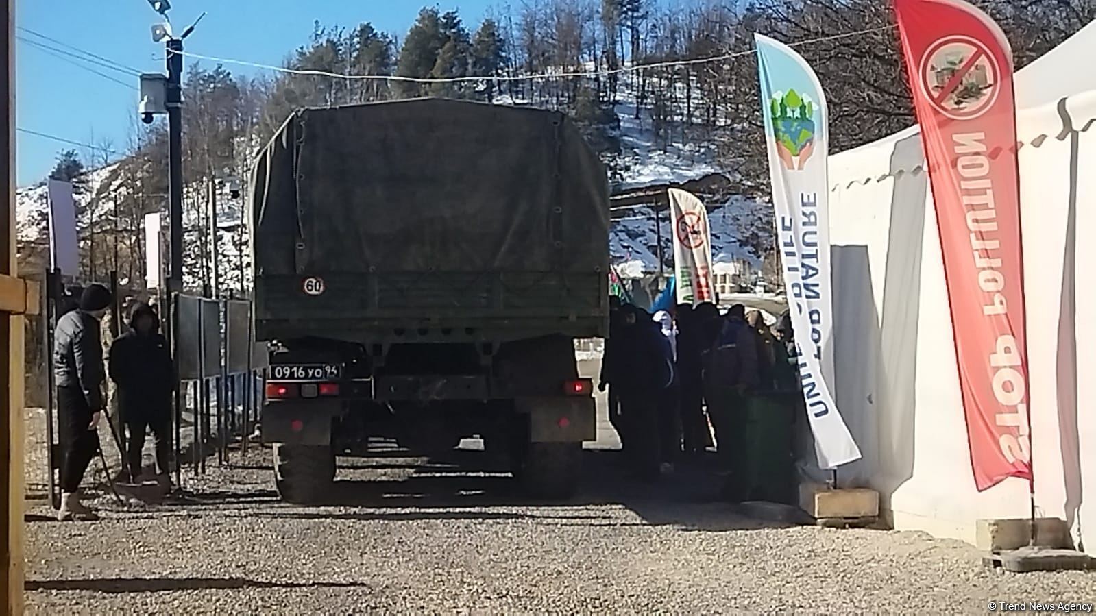 Two trucks of Russian peacekeepers move freely along Azerbaijan's Lachin-Khankendi road (PHOTO)