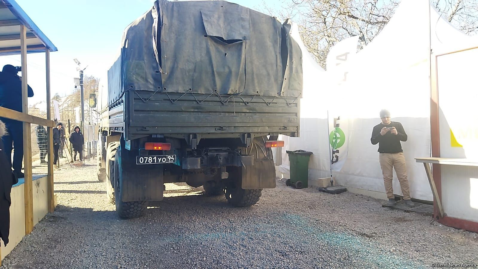 Two trucks of Russian peacekeepers move freely along Azerbaijan's Lachin-Khankendi road (PHOTO)