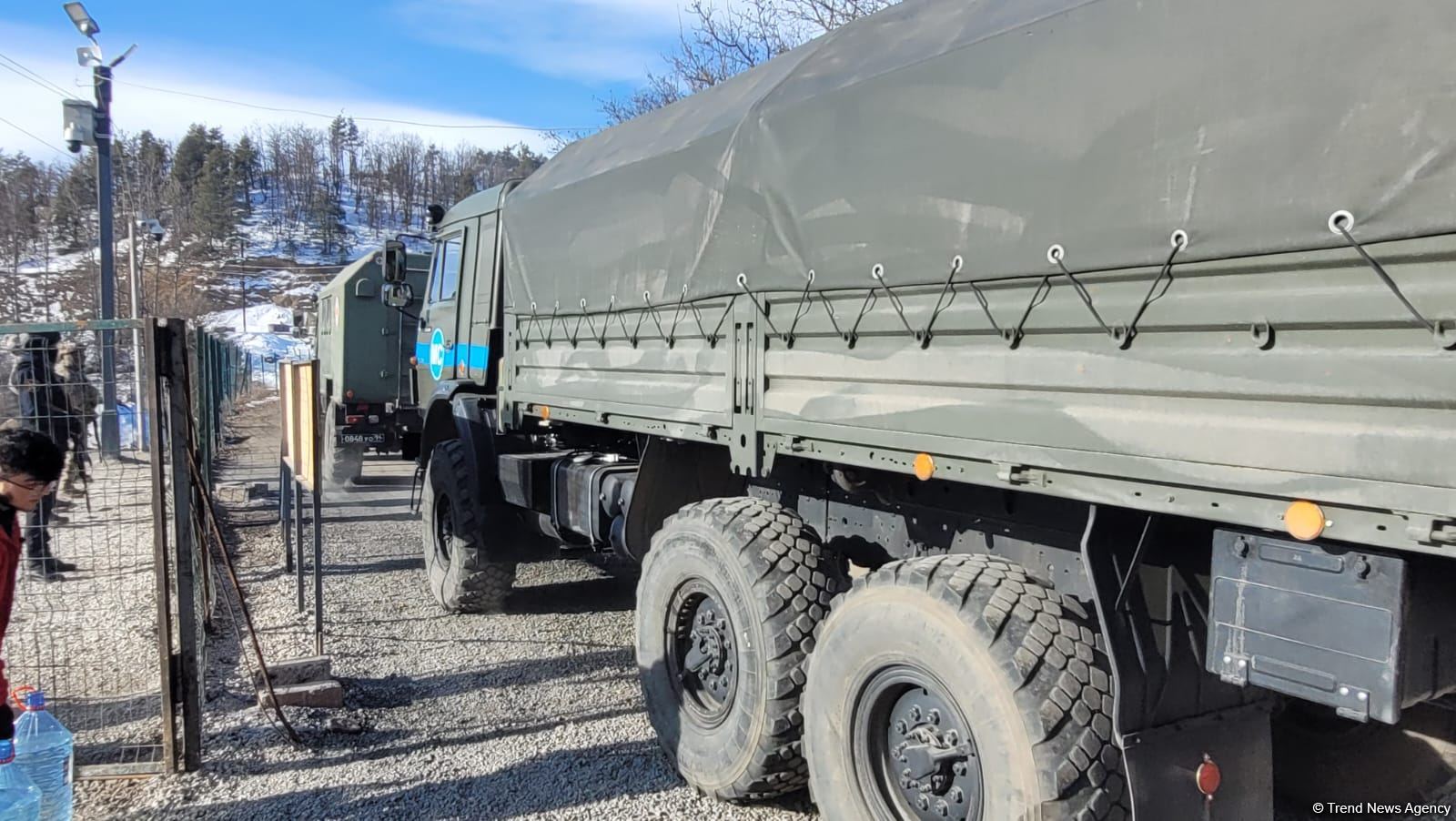 Vehicles of Russian peacekeepers continue moving freely along Azerbaijan's Lachin-Khankendi road (PHOTO)