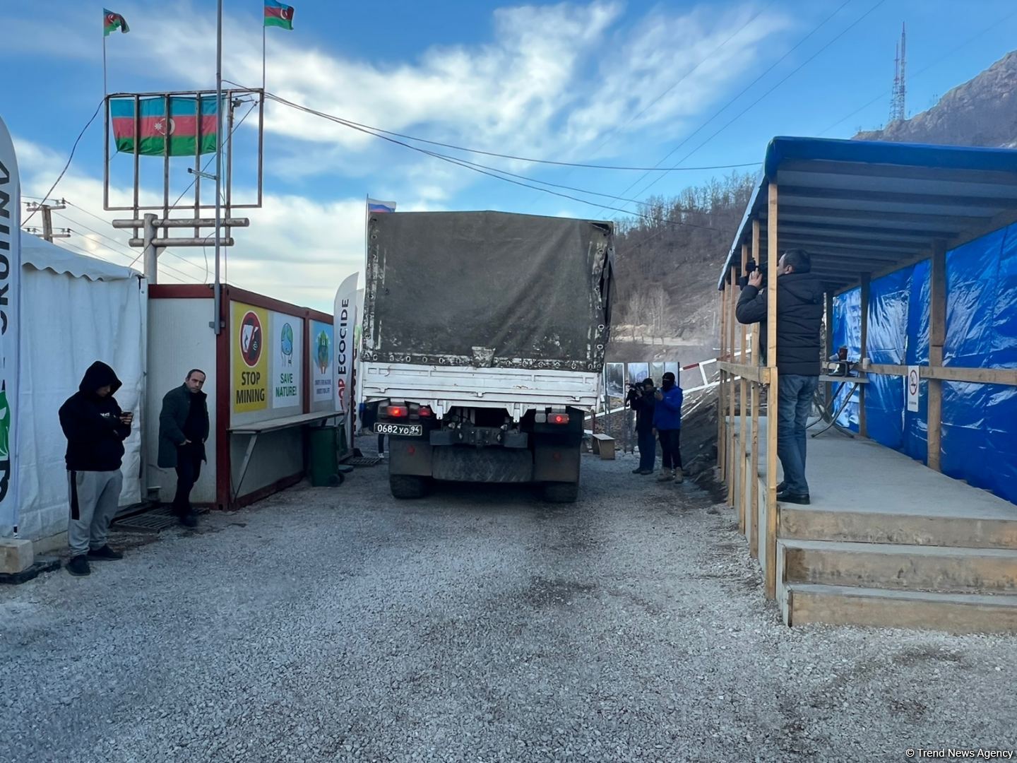 Vehicles of Russian peacekeepers continue moving freely along Azerbaijan's Lachin-Khankendi road (PHOTO)
