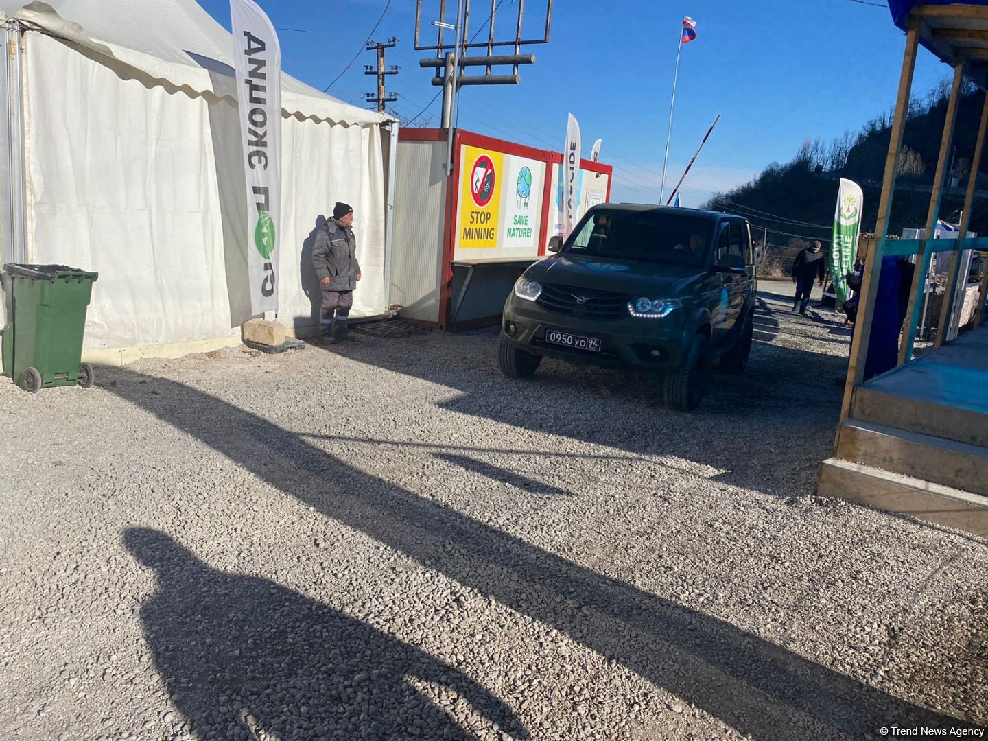 Vehicles of Russian peacekeepers move freely along Azerbaijan's Lachin-Khankendi road (PHOTO)