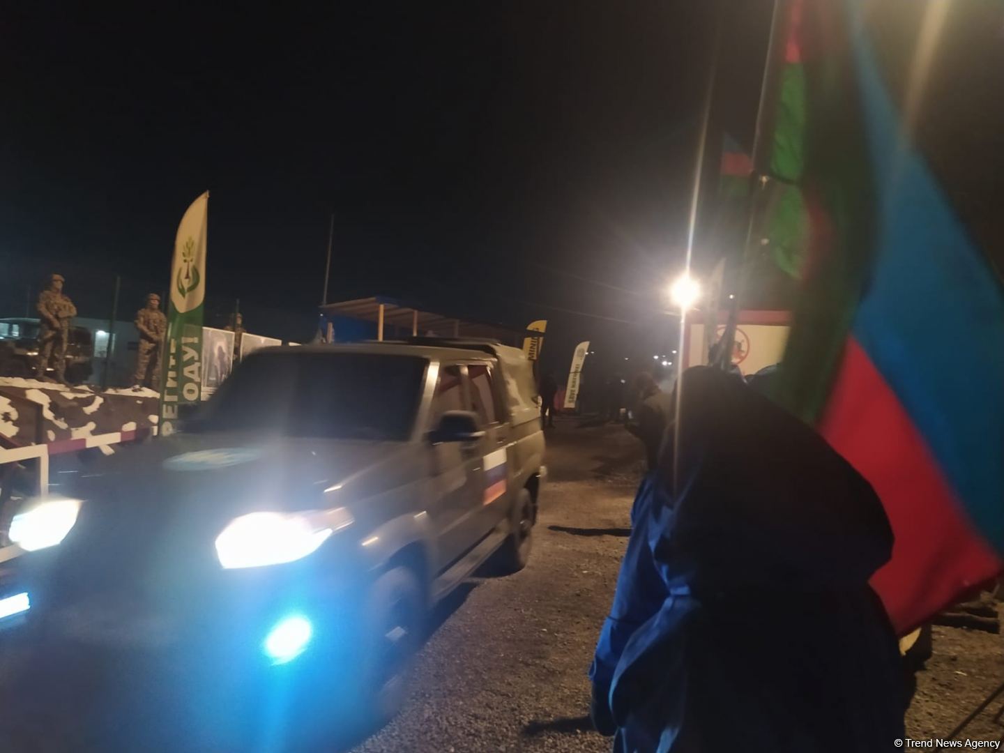 Eight more vehicles of Russian peacekeepers move freely along Azerbaijan's Lachin-Khankendi road (PHOTO)