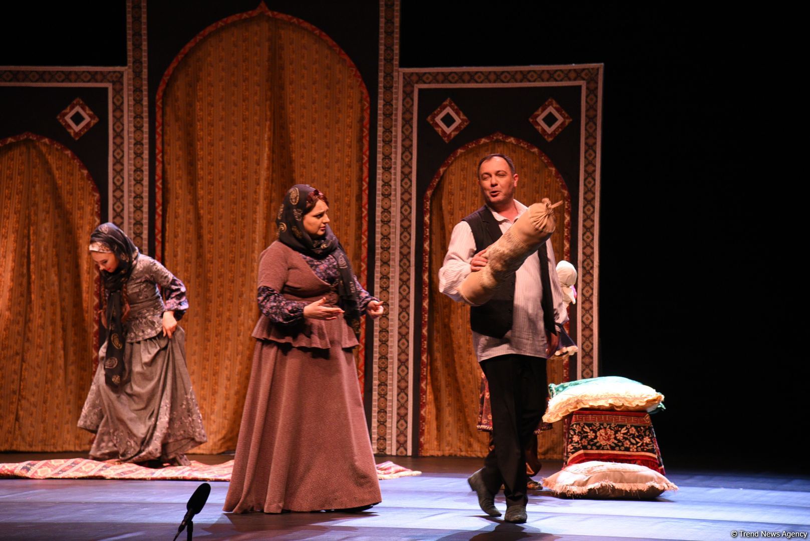Great leader Heydar Aliyev's favorite "Corpses" play staged at Heydar Aliyev Center in Baku (PHOTO/VIDEO)