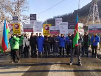 Peaceful protesters on Azerbaijan's Lachin-Khankendi road chant slogans about Khojaly genocide (PHOTO/VIDEO)