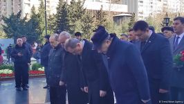 Azerbaijani FM visits Khojaly Genocide memorial (PHOTO)