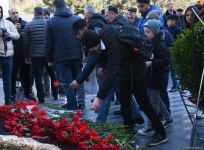 Azerbaijani people honor memory of Khojaly genocide victims (PHOTO)
