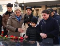 Azerbaijani people honor memory of Khojaly genocide victims (PHOTO)