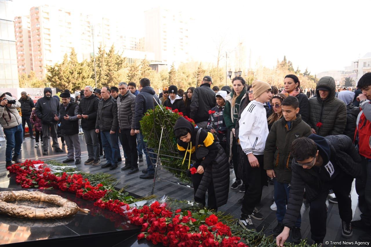 Azerbaijani people honor memory of Khojaly genocide victims (PHOTO)