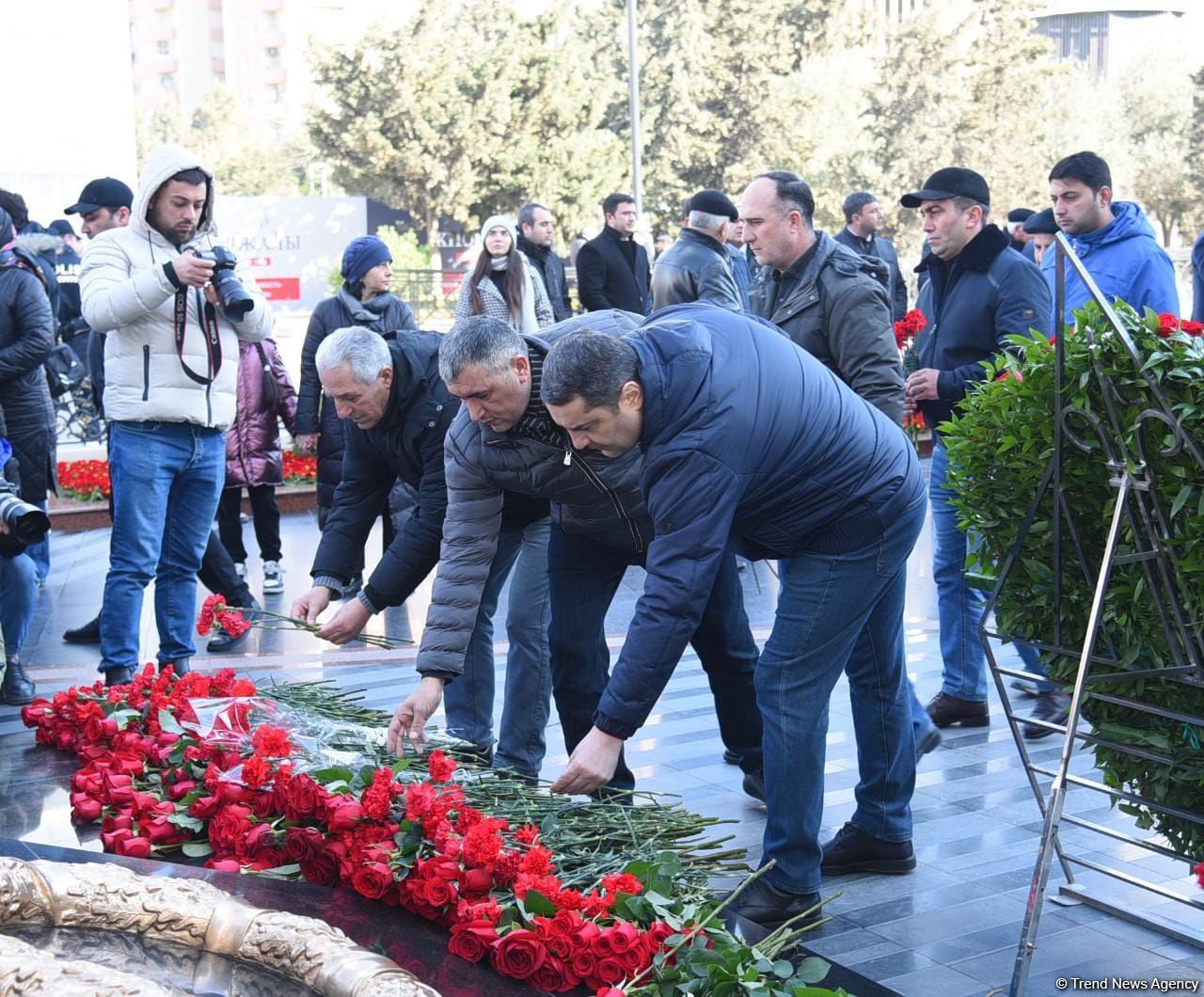 Azerbaijani people honor memory of Khojaly genocide victims (PHOTO)