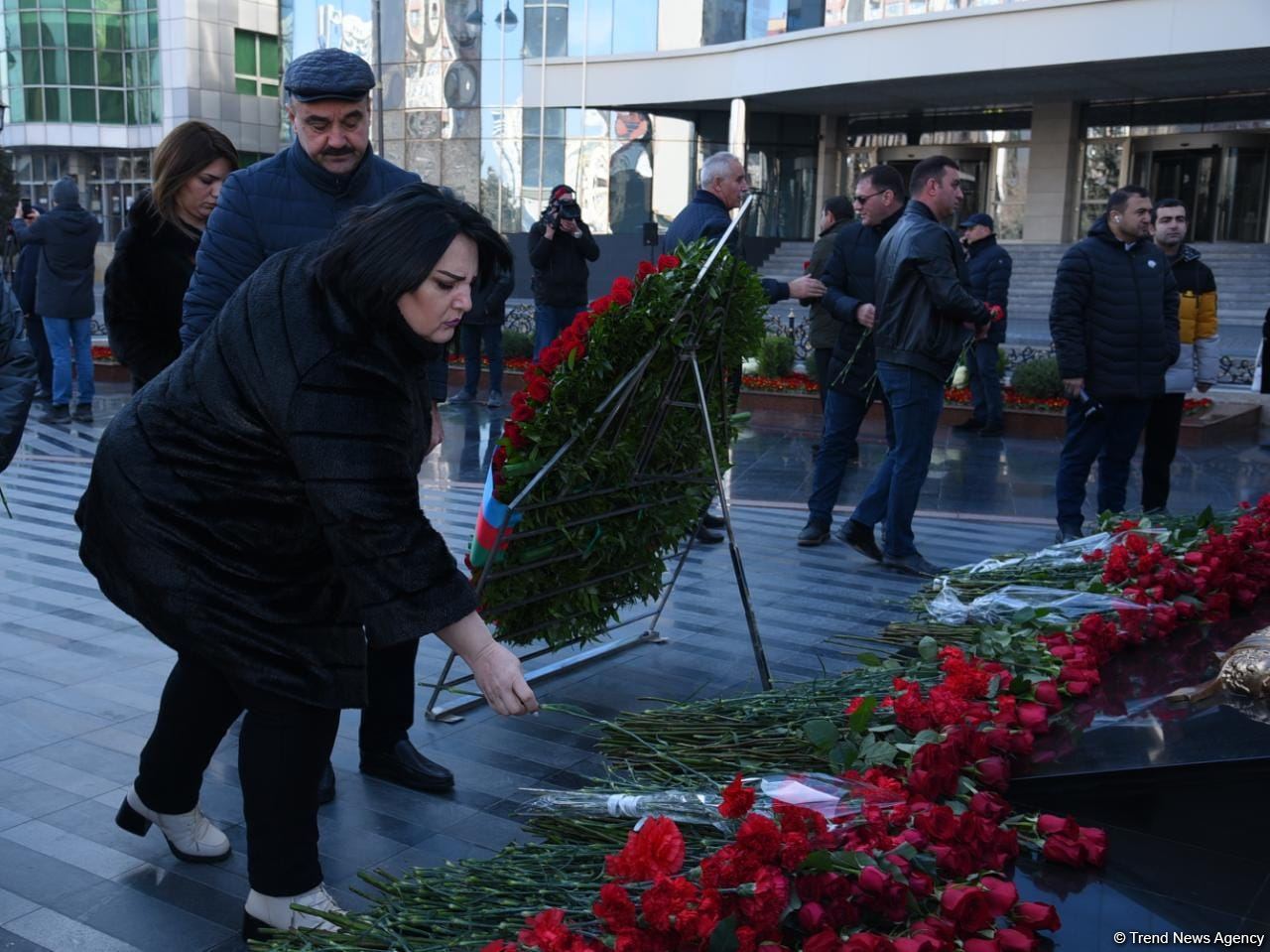 Azerbaijani people honor memory of Khojaly genocide victims (PHOTO)