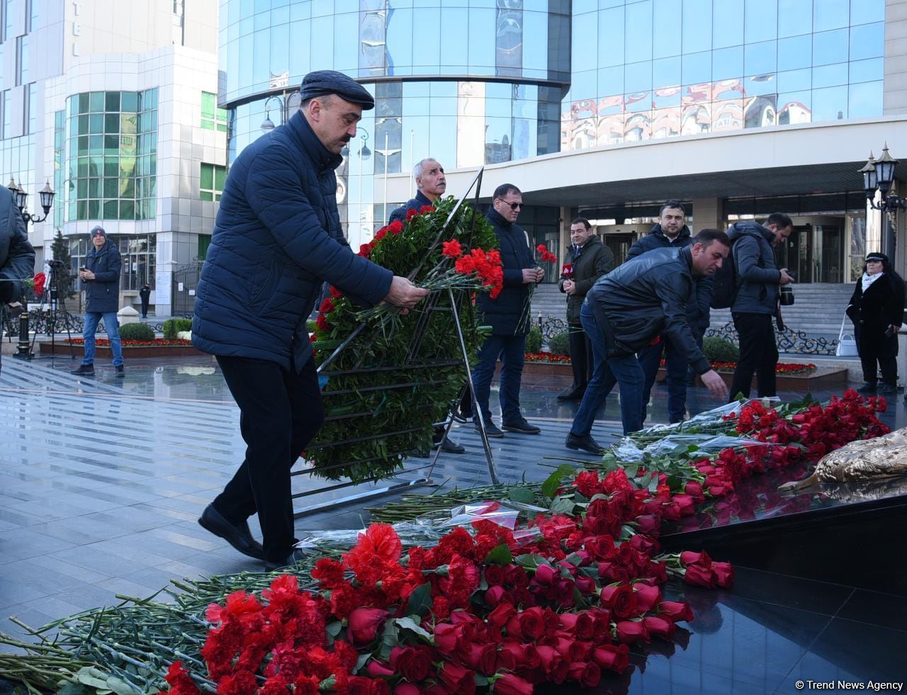 Azerbaijani people honor memory of Khojaly genocide victims (PHOTO)
