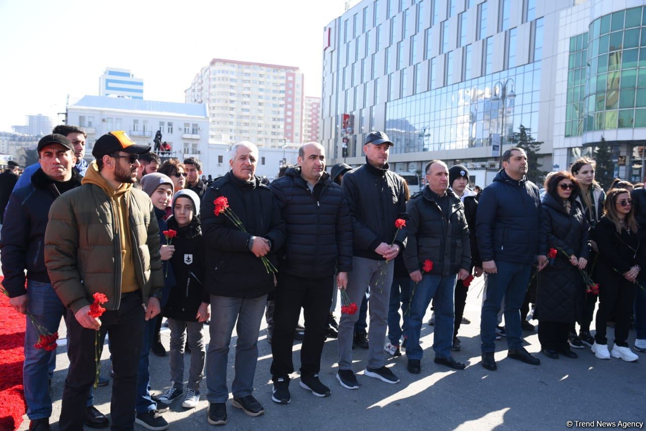 Azerbaijani people honor memory of Khojaly genocide victims (PHOTO)