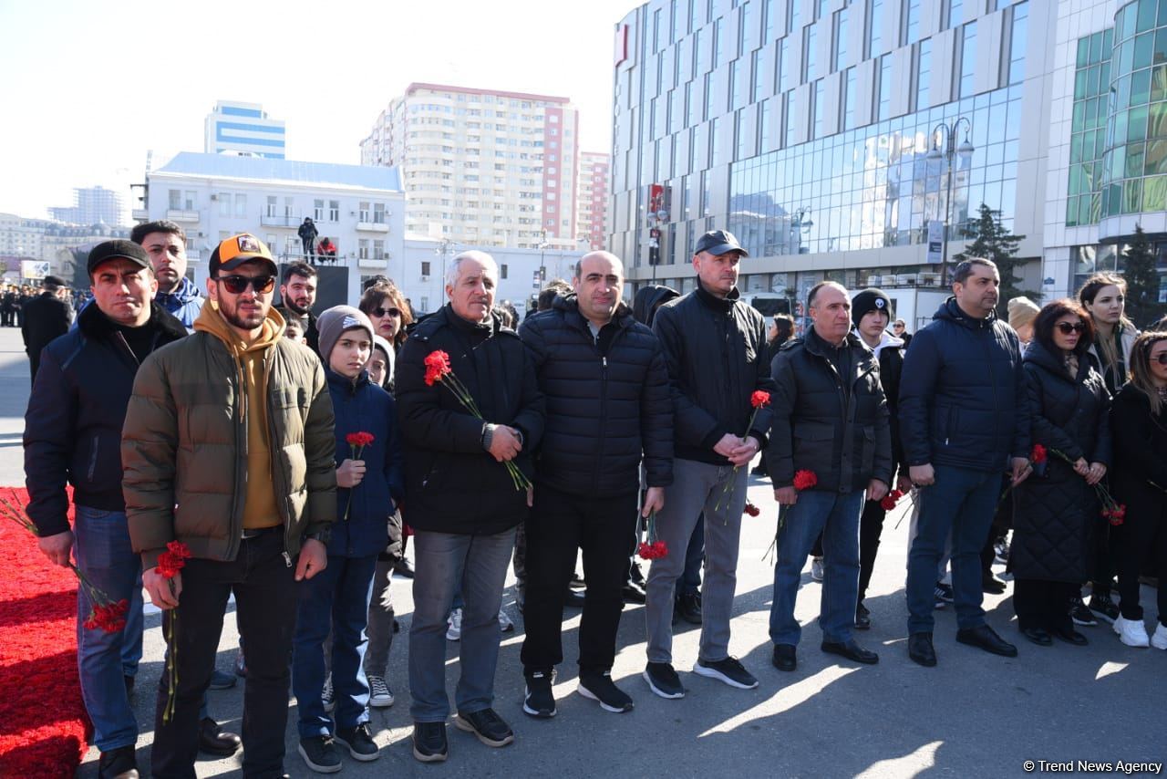 Azerbaijani people honor memory of Khojaly genocide victims (PHOTO)