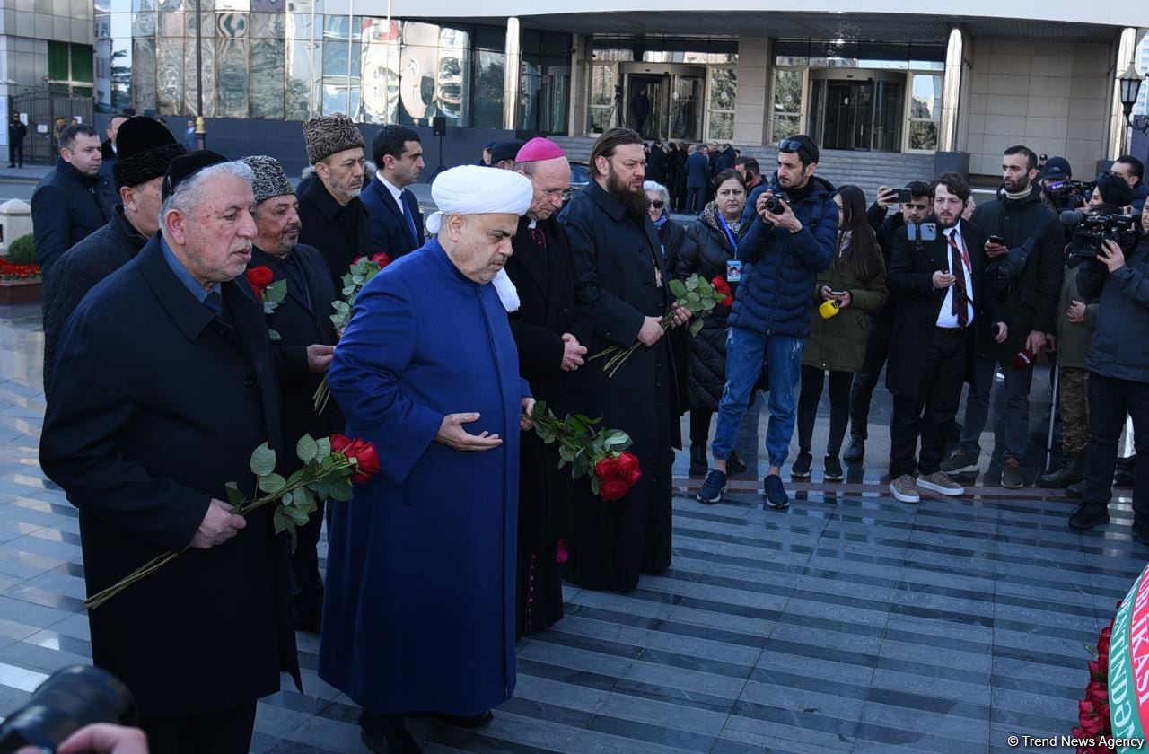 Azerbaijani people honor memory of Khojaly genocide victims (PHOTO)