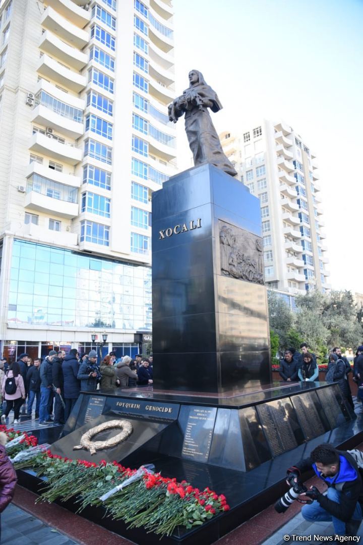 Azerbaijani people honor memory of Khojaly genocide victims (PHOTO)