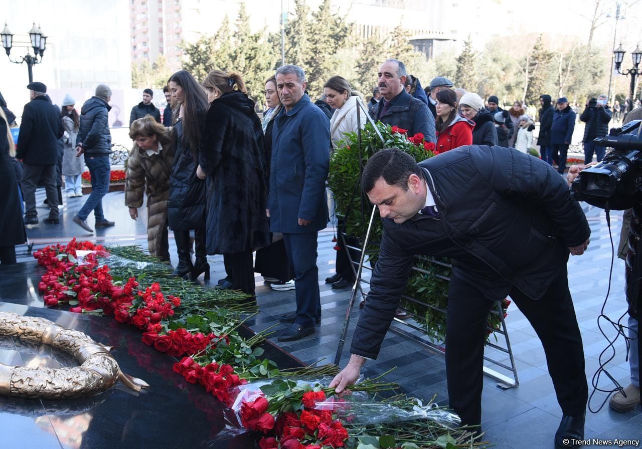 Azerbaijani people honor memory of Khojaly genocide victims (PHOTO)