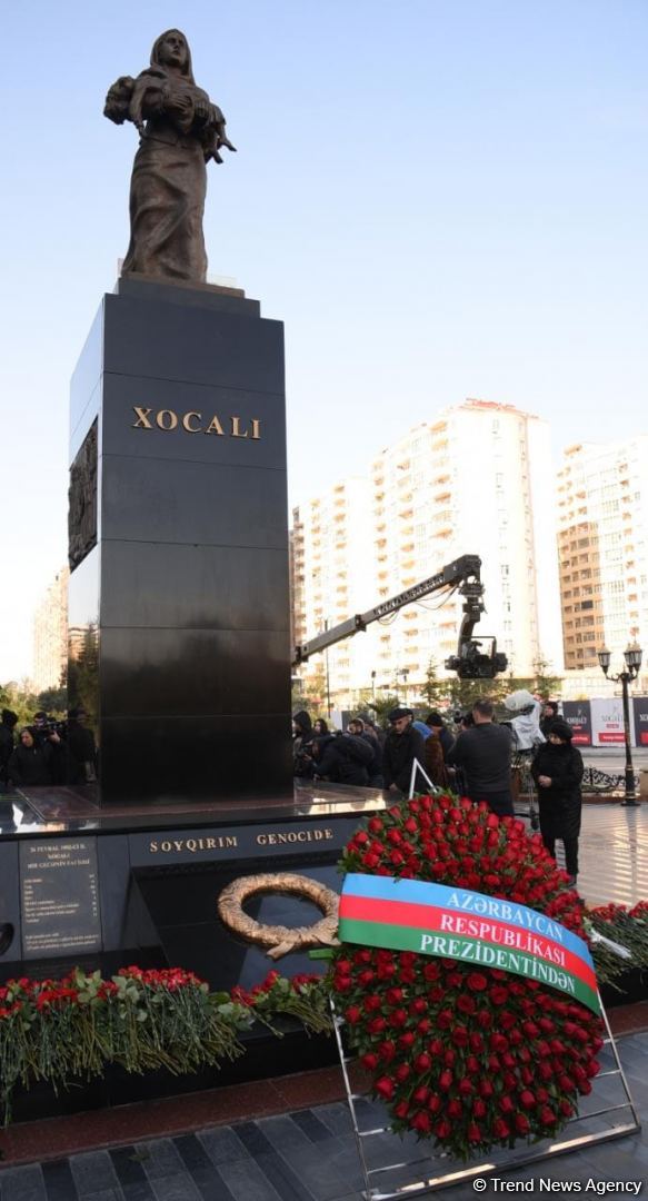 Azerbaijani people honor memory of Khojaly genocide victims (PHOTO)